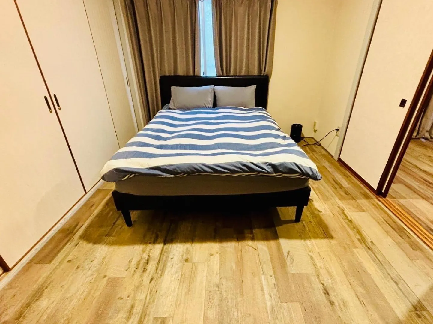 Two Devided Rooms With Two Large Beds Close To Nipponbashi Οσάκα Ιαπωνία