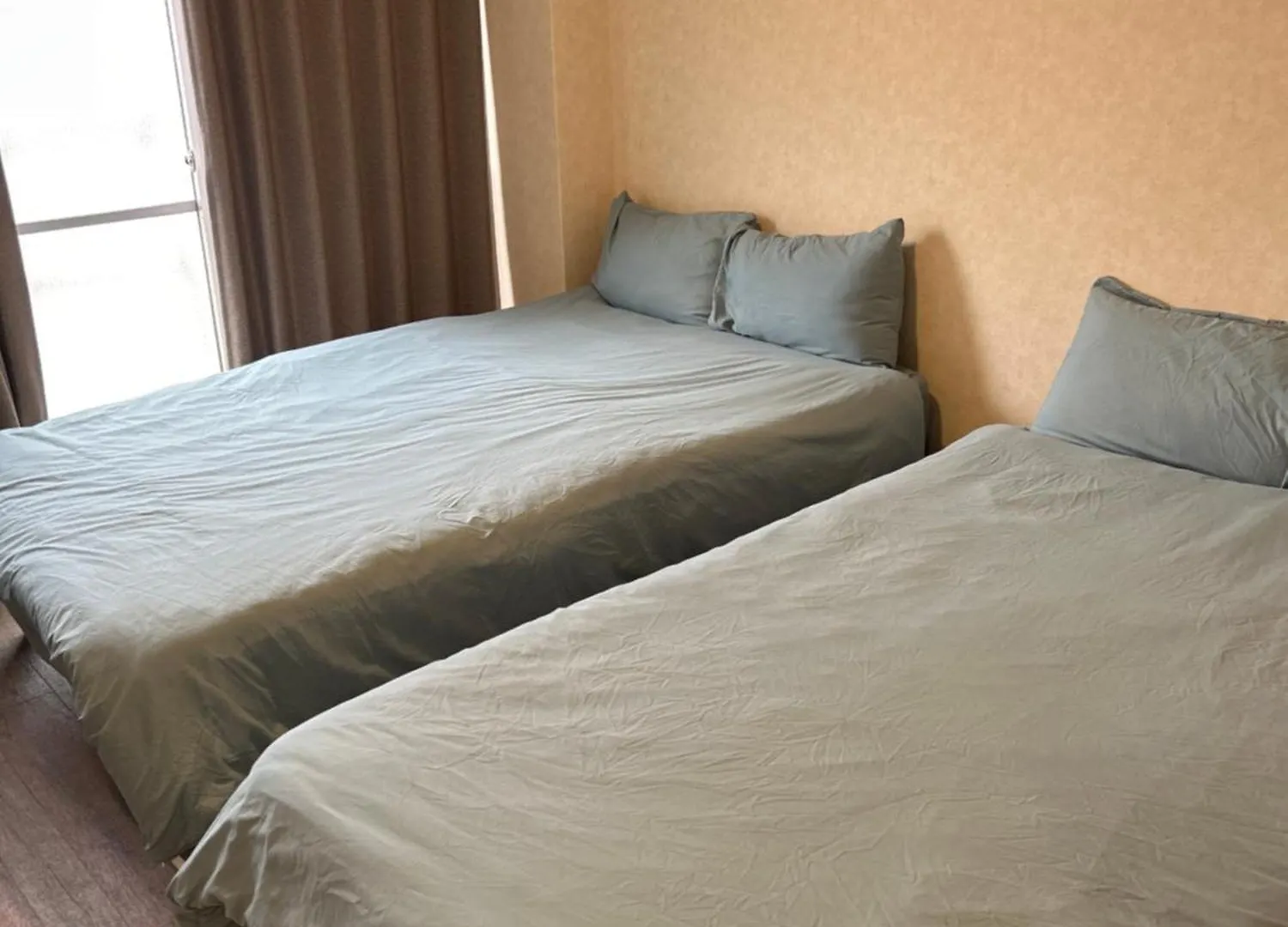 Two Devided Rooms With Two Large Beds Close To Nipponbashi Oszaka Apartman