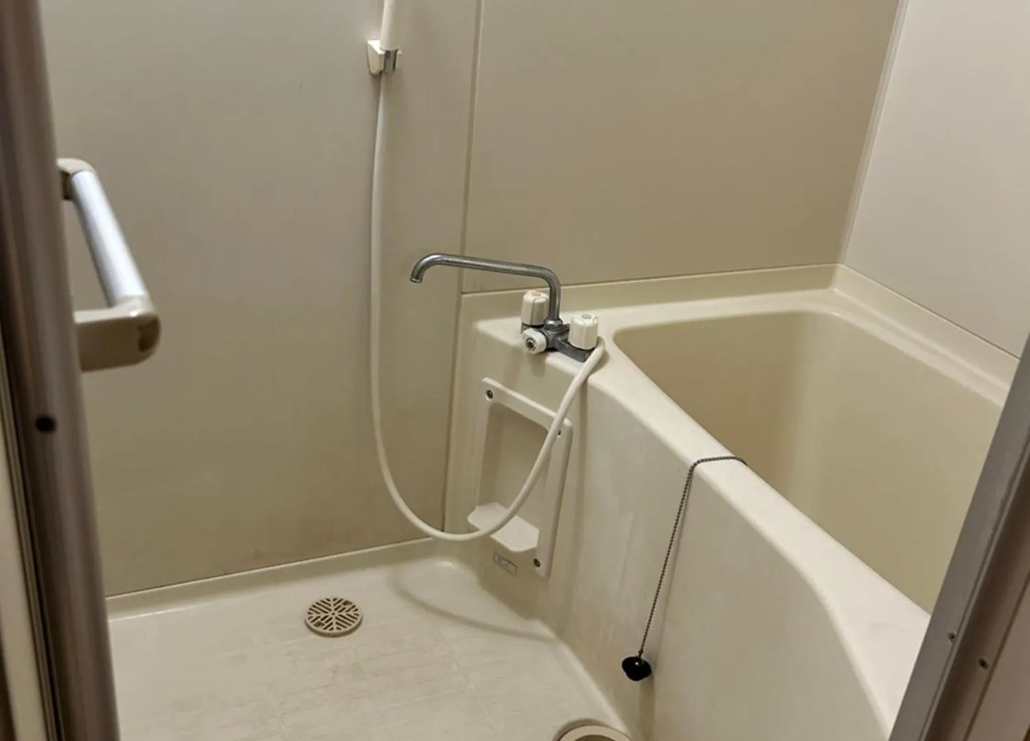Two Devided Rooms With Two Large Beds Close To Nipponbashi Osaka 0*,  Japan