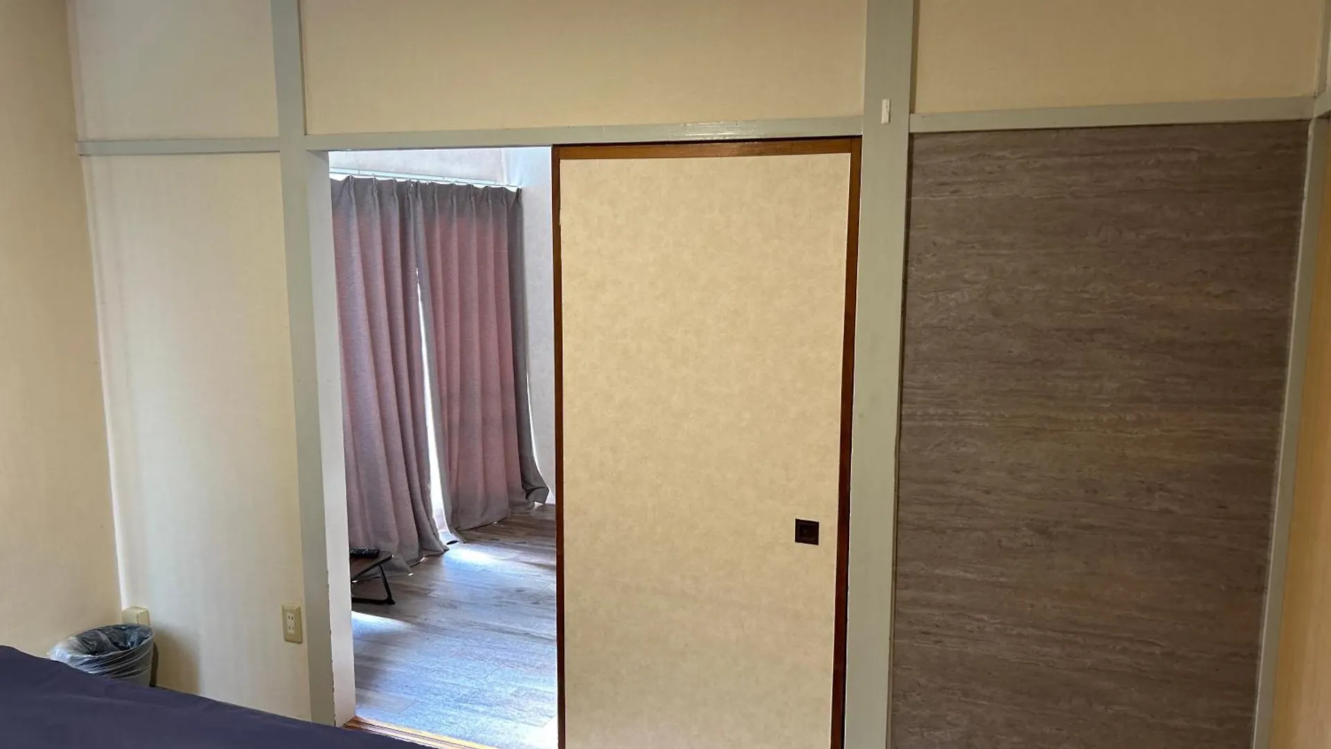 Two Devided Rooms With Two Large Beds Close To Nipponbashi Osaka Apartment