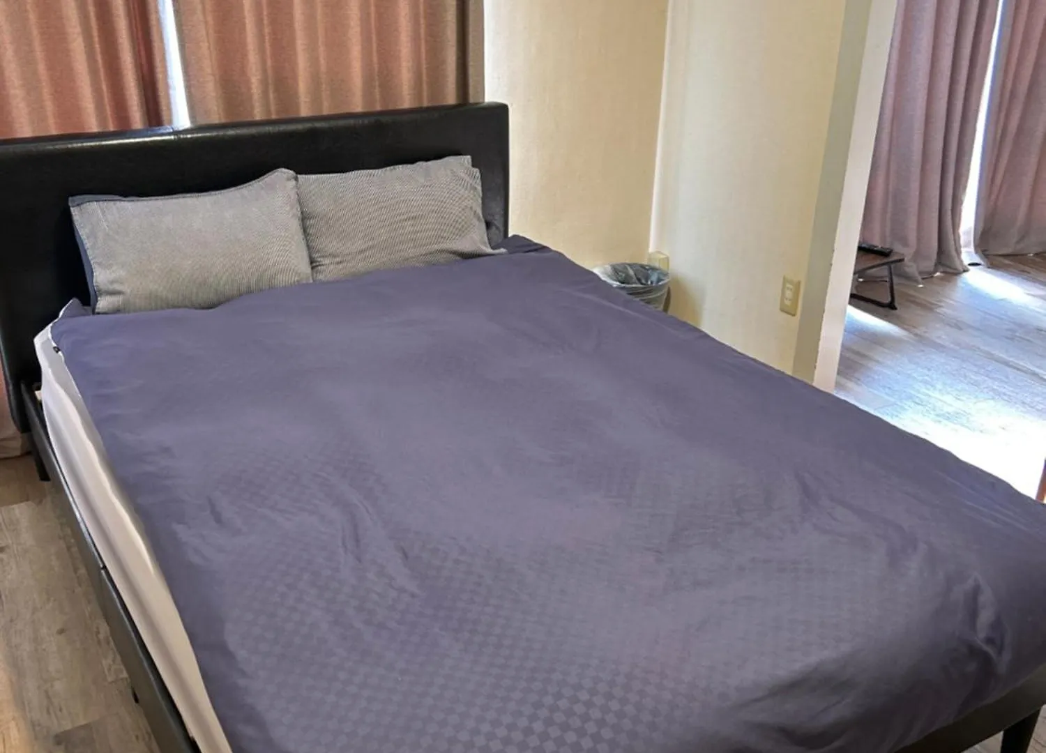 Two Devided Rooms With Two Large Beds Close To Nipponbashi location