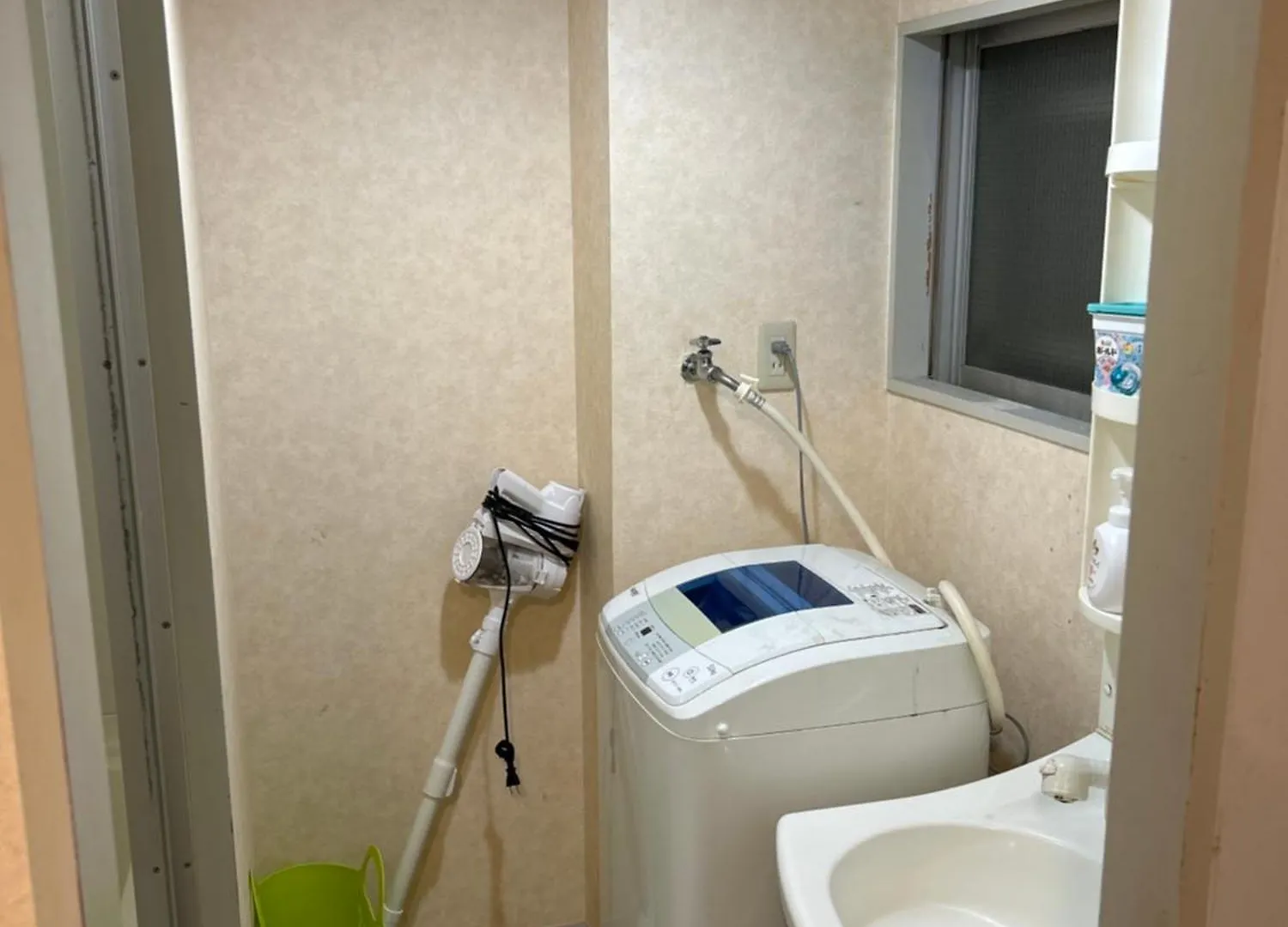 Apartment Two Devided Rooms With Two Large Beds Close To Nipponbashi Osaka